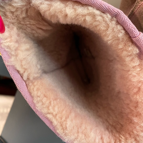 Light pink UGG - Picture 4 of 5